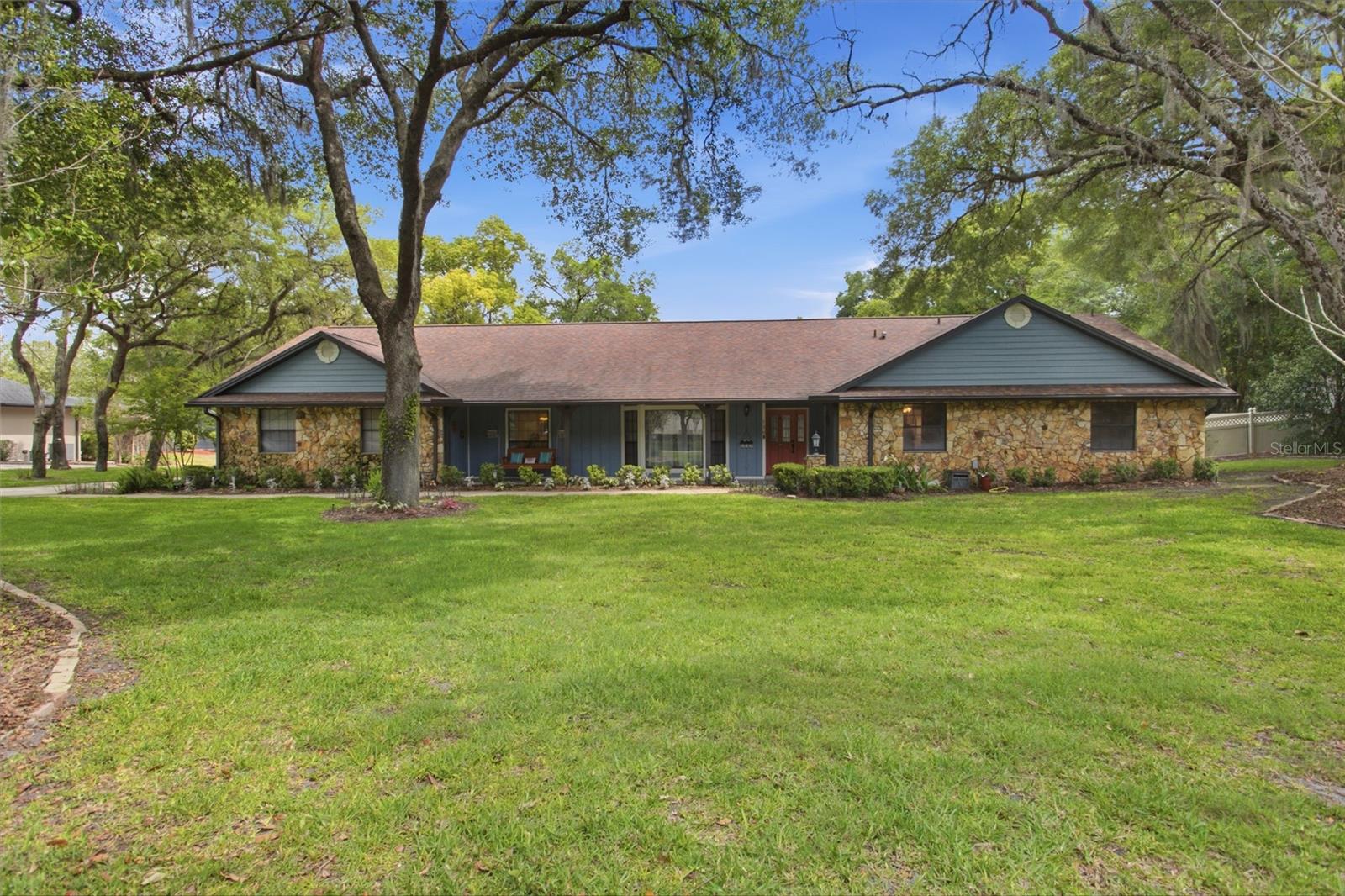 Single Family Residence in LAKE MARY, FL - Daniel Dourado