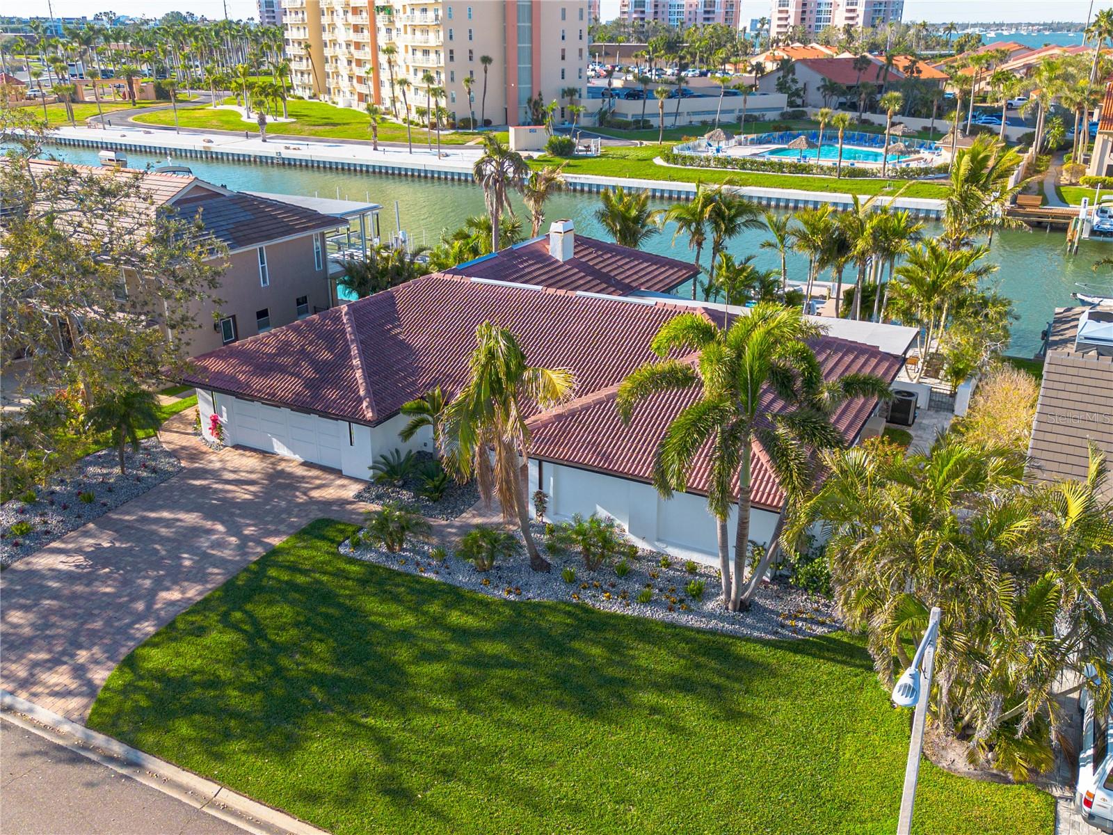 Single Family Residence em ST PETERSBURG, FL - Daniel Dourado
