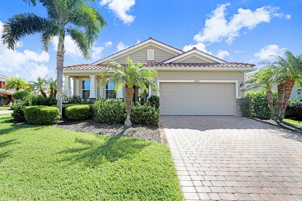 Single Family Residence in SARASOTA, FL - Daniel Dourado