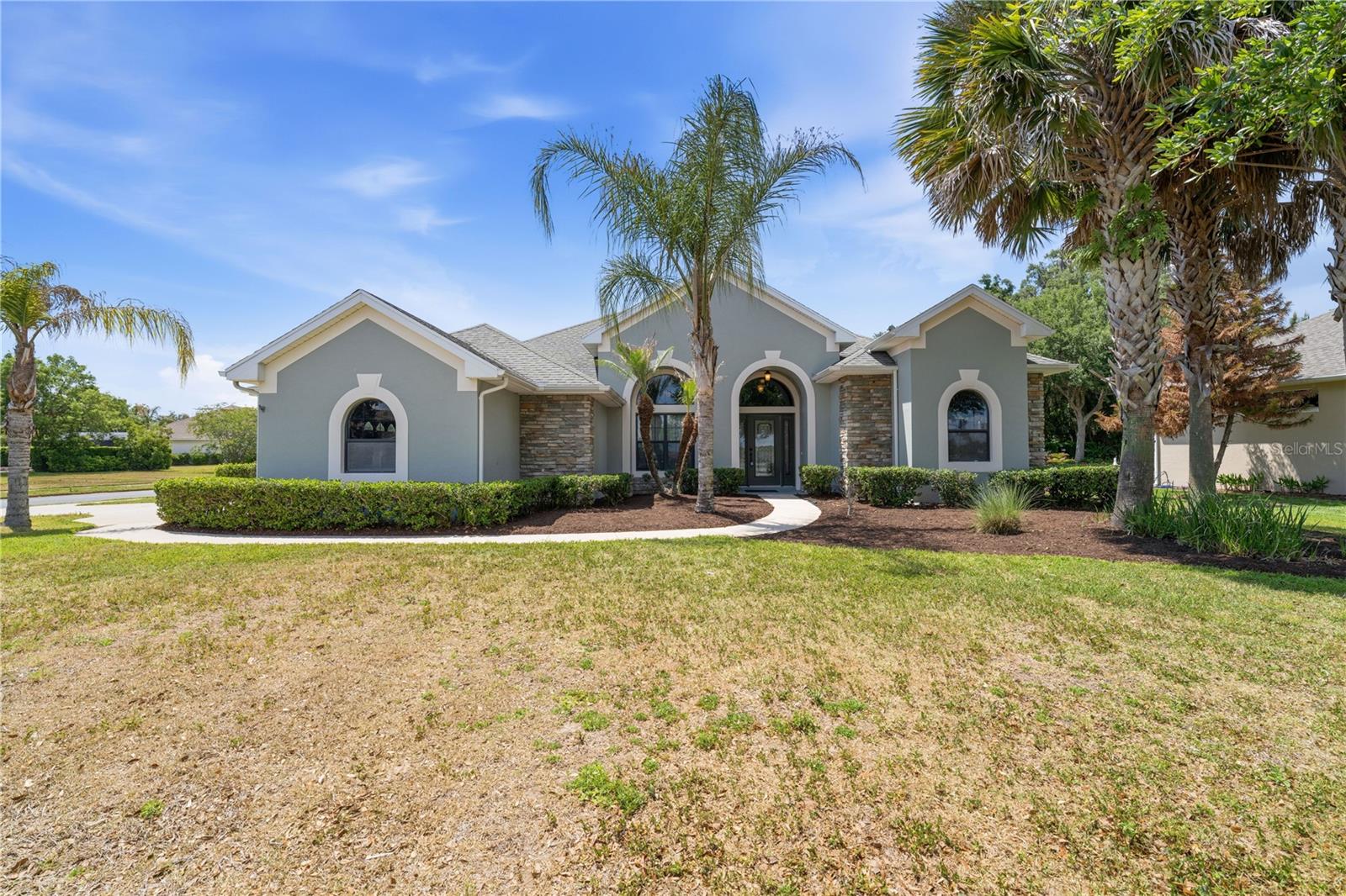 Single Family Residence in MOUNT DORA, FL - Daniel Dourado