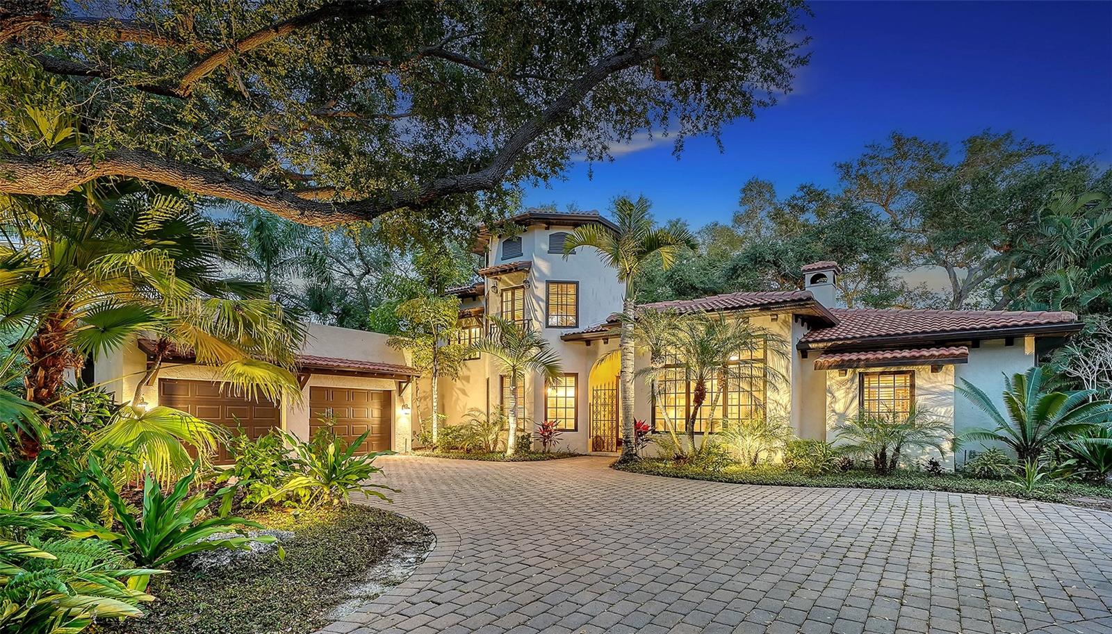 Single Family Residence in SARASOTA, FL - Daniel Dourado