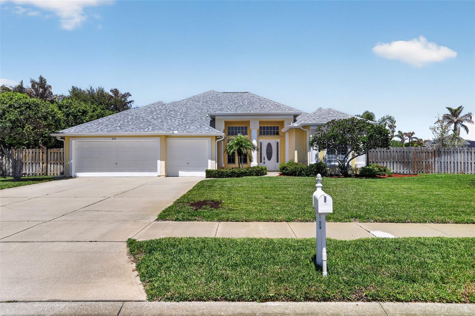 Single Family Residence em MERRITT ISLAND, FL - Daniel Dourado