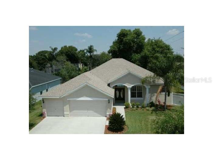Single Family Residence in VALRICO, FL - Daniel Dourado