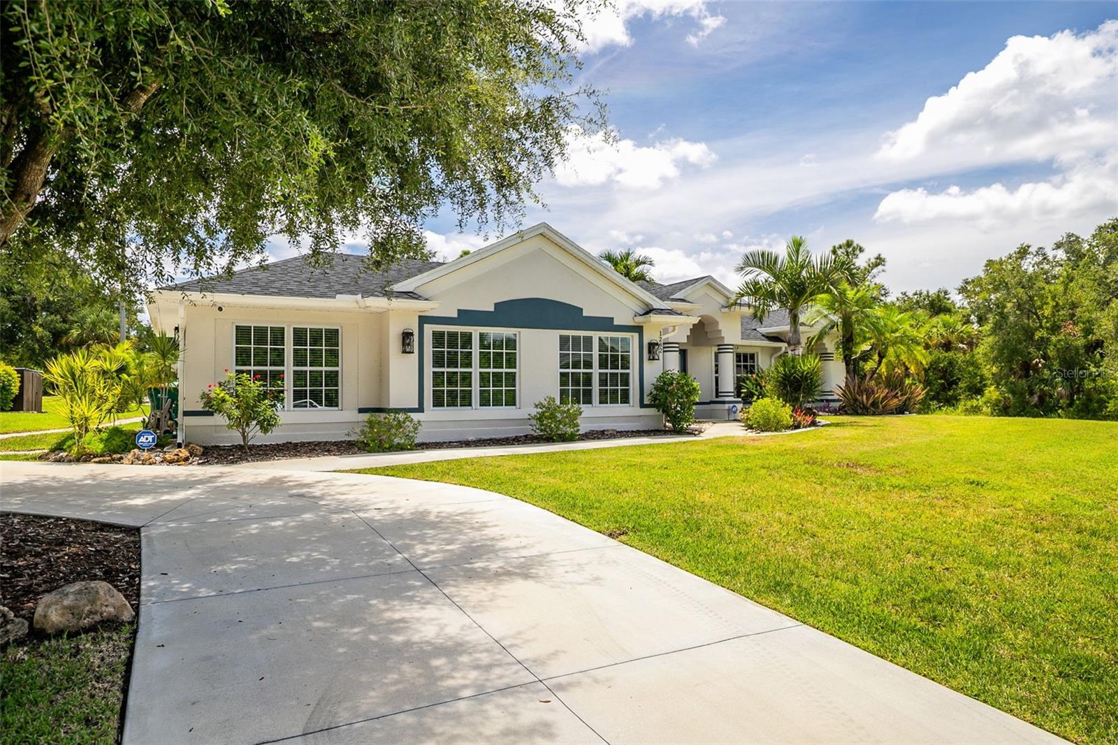Single Family Residence em PORT CHARLOTTE, FL - Daniel Dourado