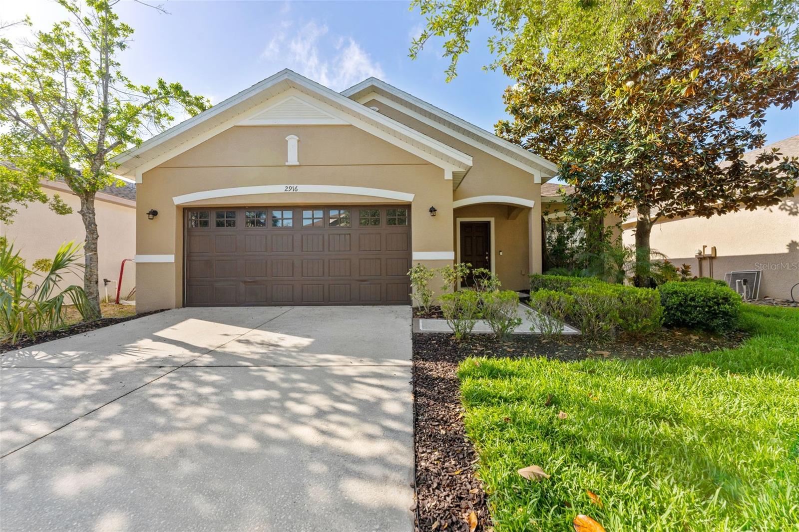 Single Family Residence in LUTZ, FL - Daniel Dourado