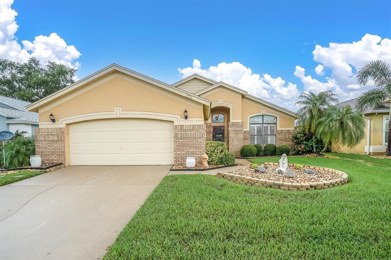 Single Family Residence in BRANDON, FL - Daniel Dourado