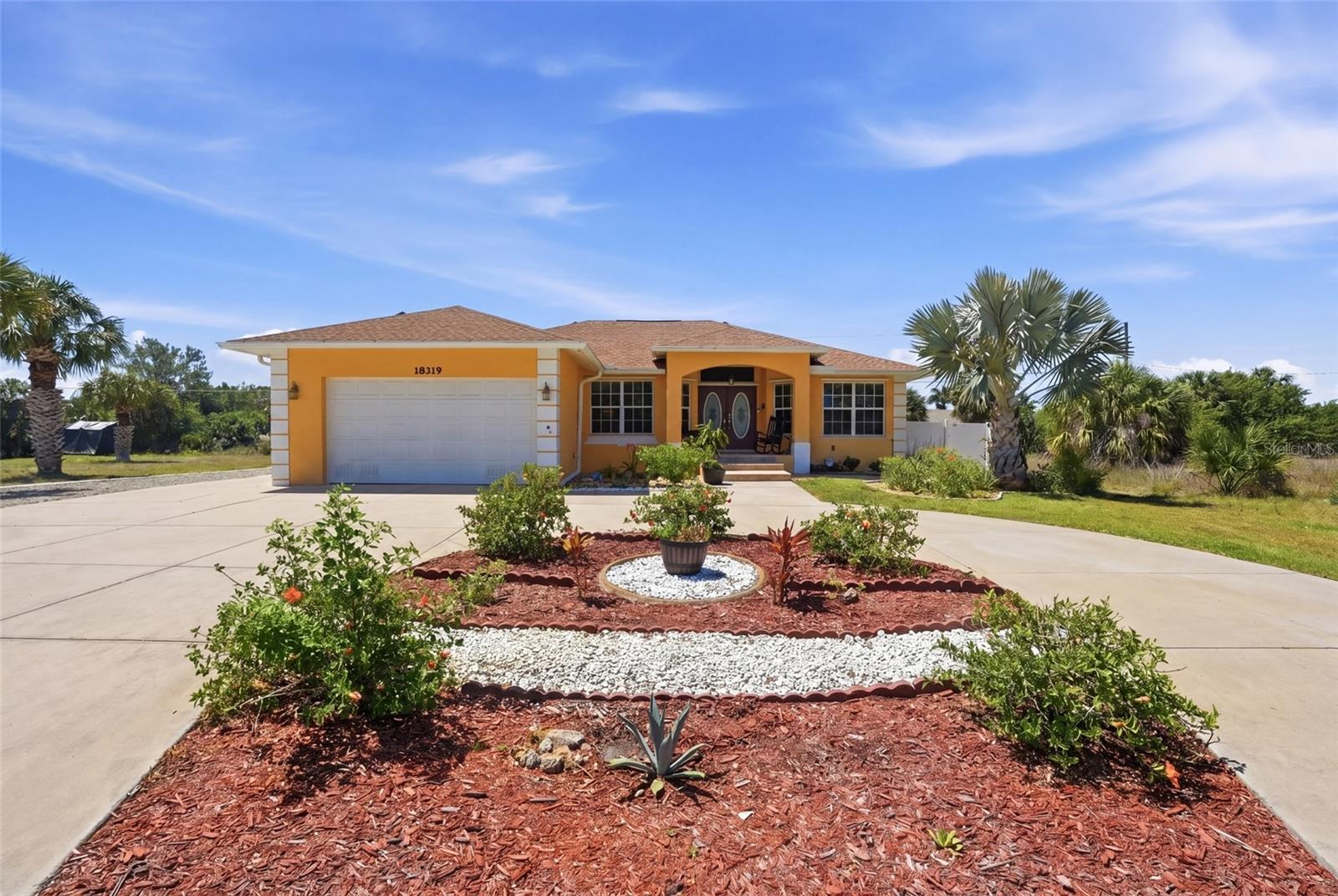 Single Family Residence em PORT CHARLOTTE, FL - Daniel Dourado