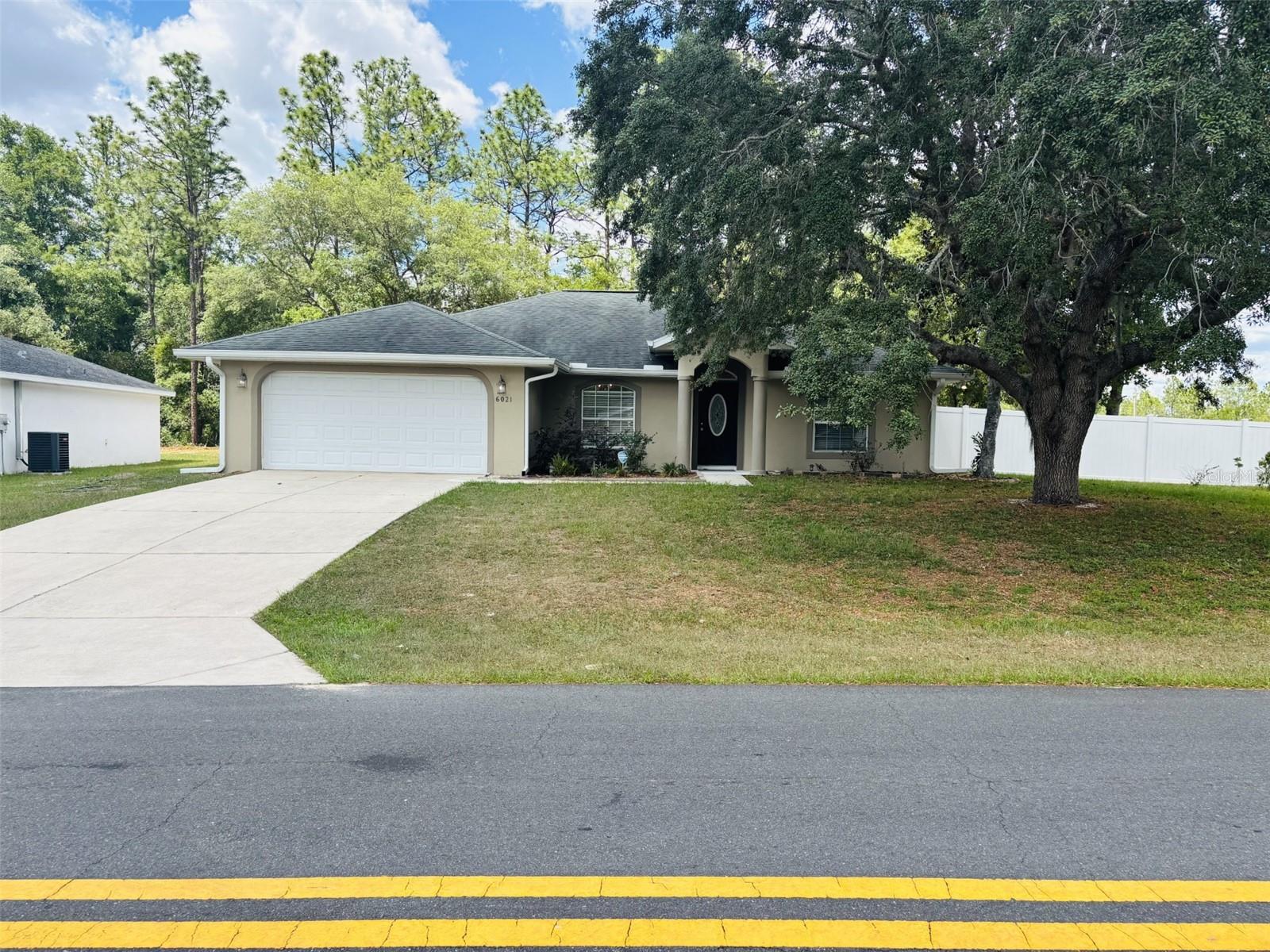 Single Family Residence in OCALA, FL - Daniel Dourado