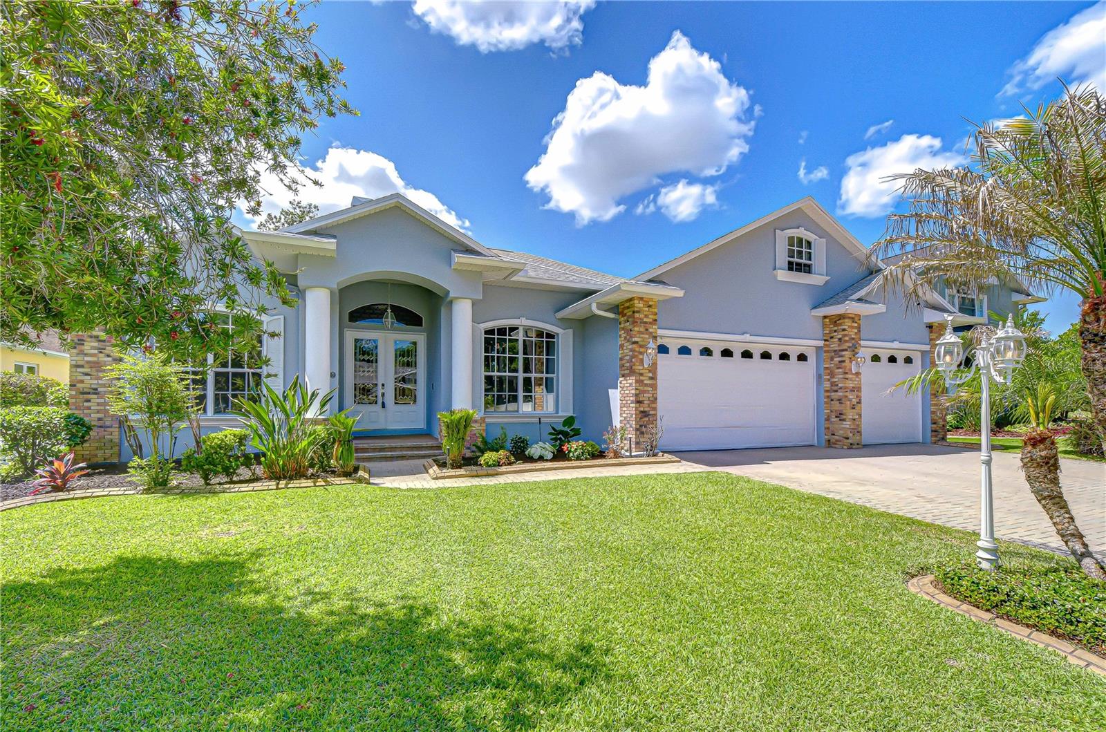 Single Family Residence in VALRICO, FL - Daniel Dourado