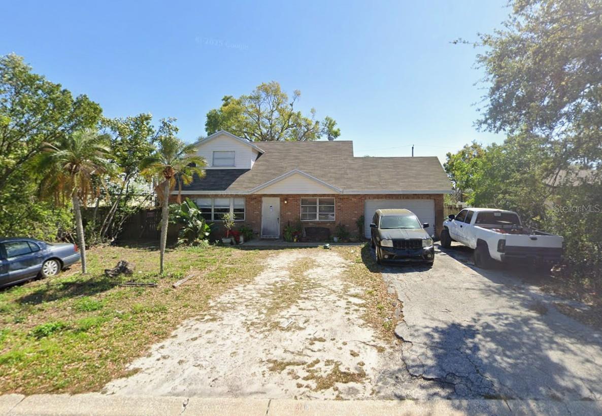 Single Family Residence in SEMINOLE, FL - Daniel Dourado