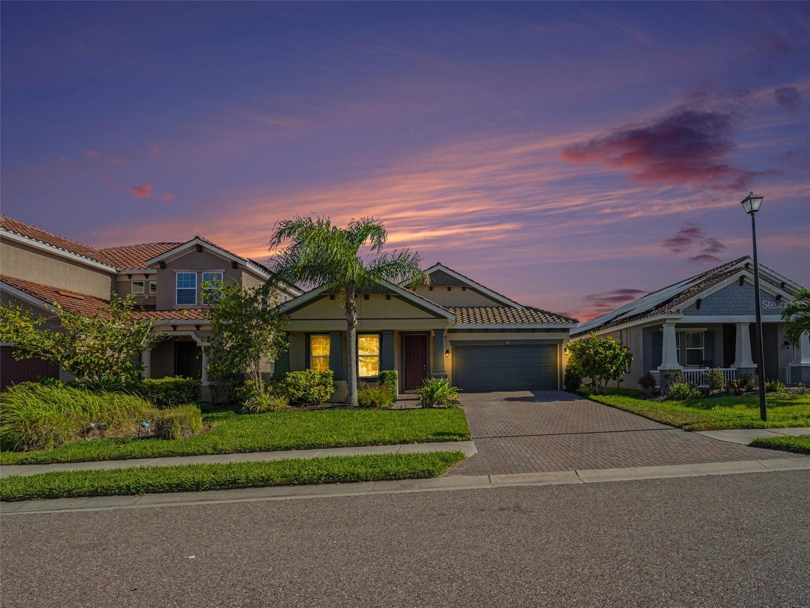 Single Family Residence in OSPREY, FL - Daniel Dourado