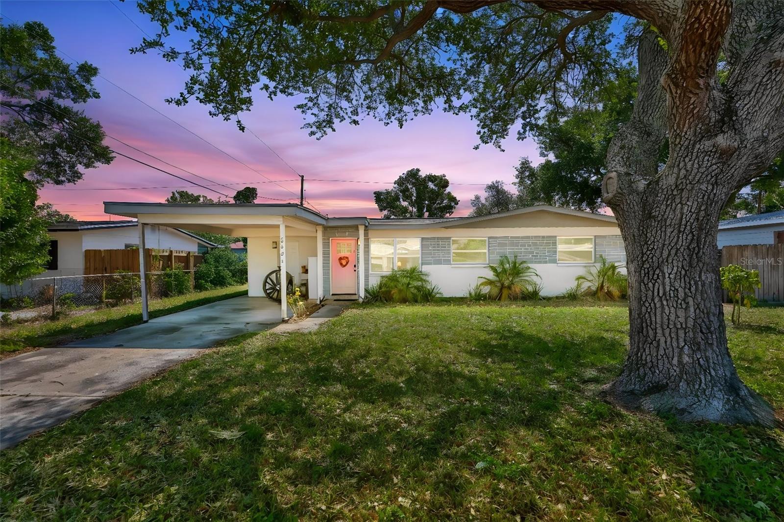 Single Family Residence em PINELLAS PARK, FL - Daniel Dourado