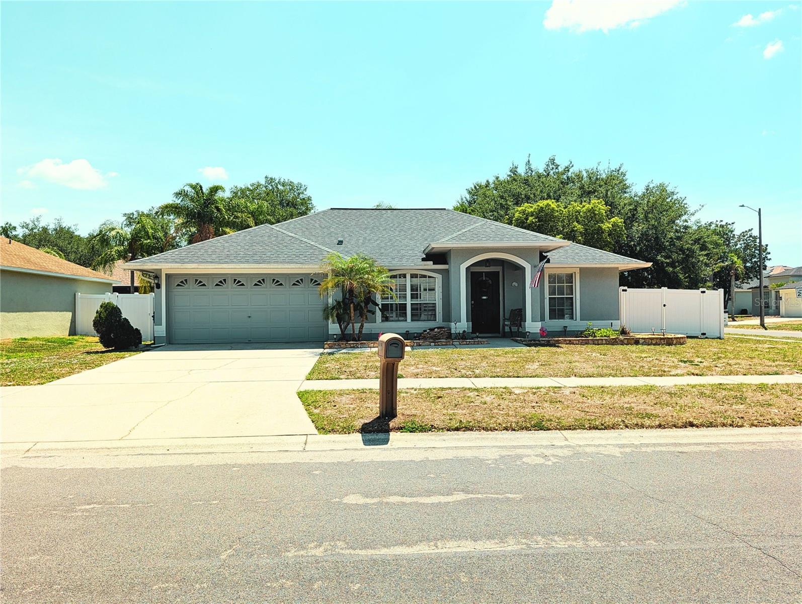 Single Family Residence in RIVERVIEW, FL - Daniel Dourado