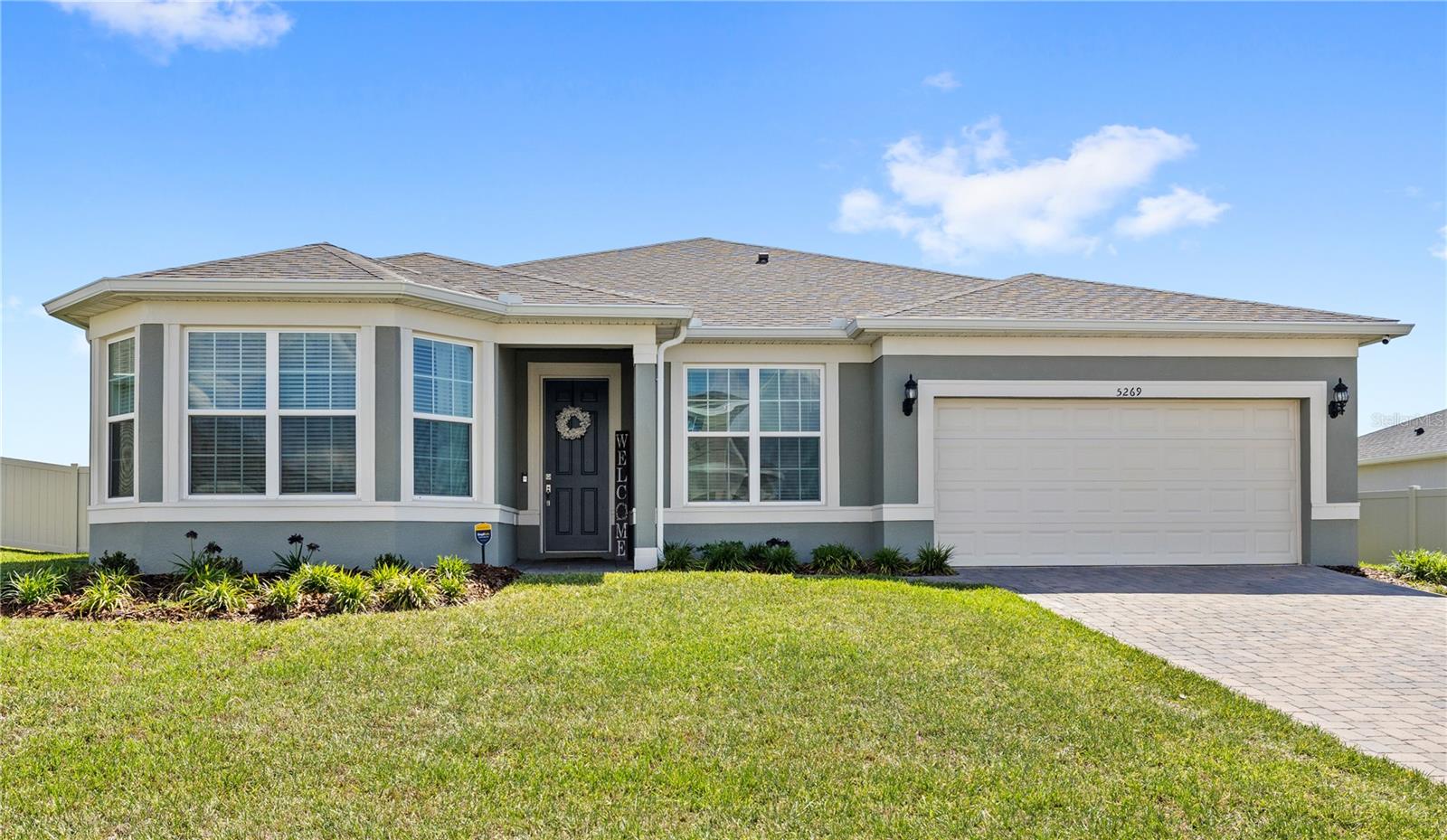 Single Family Residence in MOUNT DORA, FL - Daniel Dourado