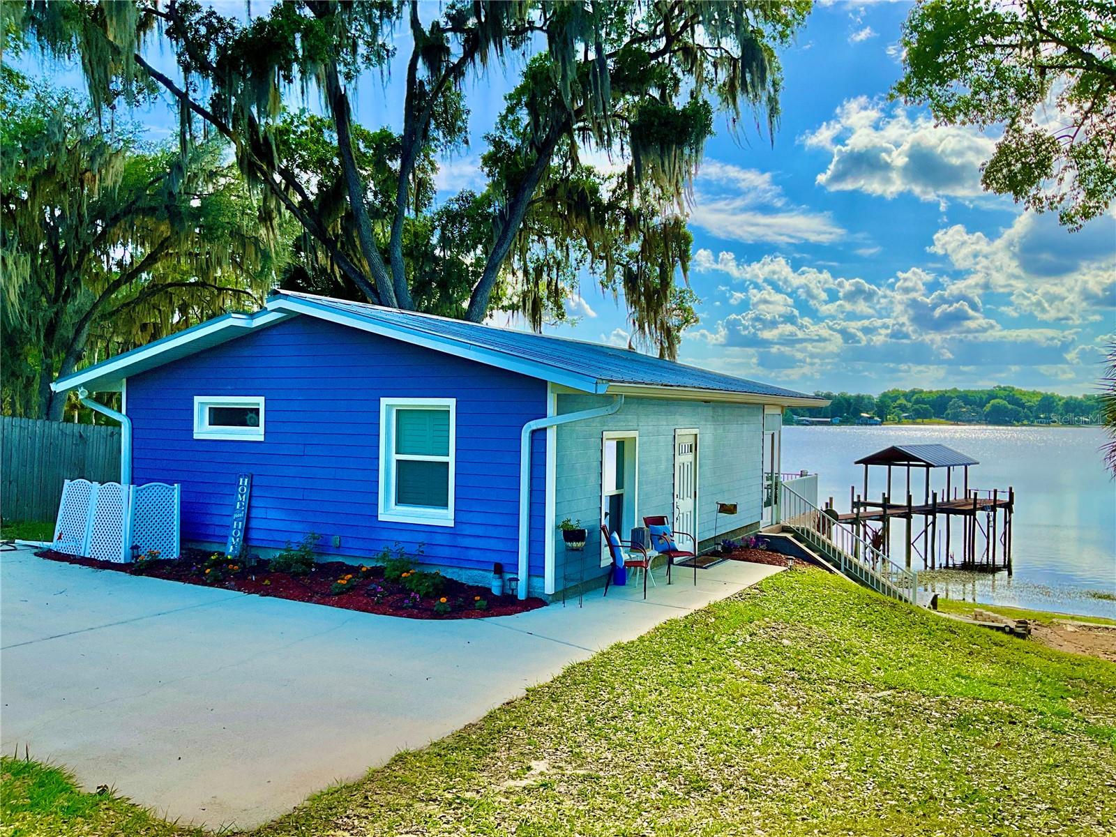 Single Family Residence in HAWTHORNE, FL - Daniel Dourado
