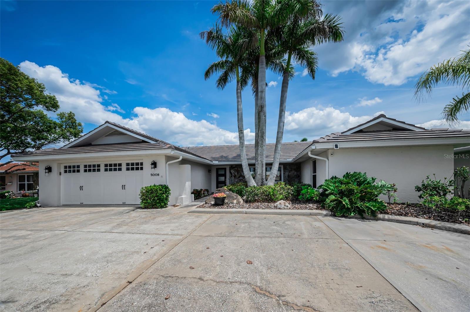 Single Family Residence in NEW PORT RICHEY, FL - Daniel Dourado