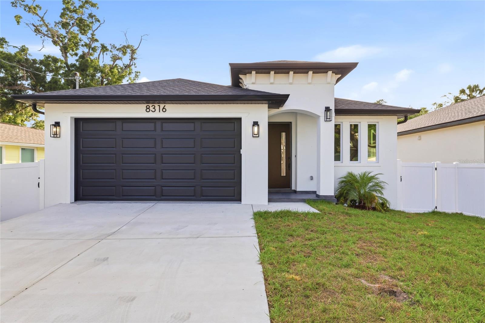 Single Family Residence in TAMPA, FL - Daniel Dourado