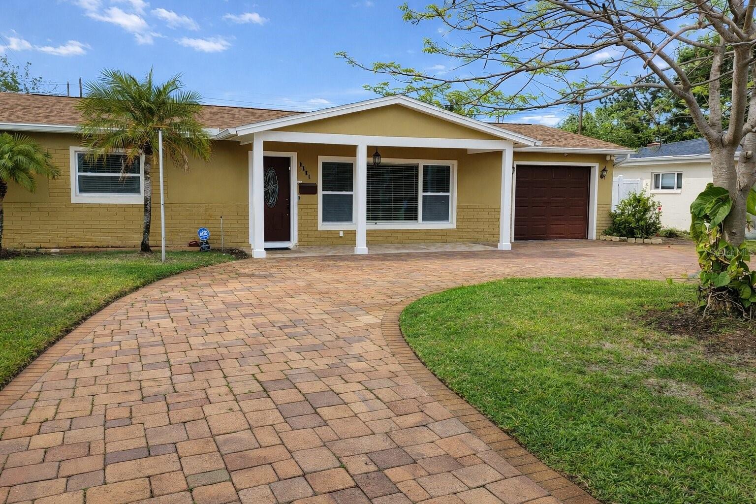 Single Family Residence em ST PETERSBURG, FL - Daniel Dourado