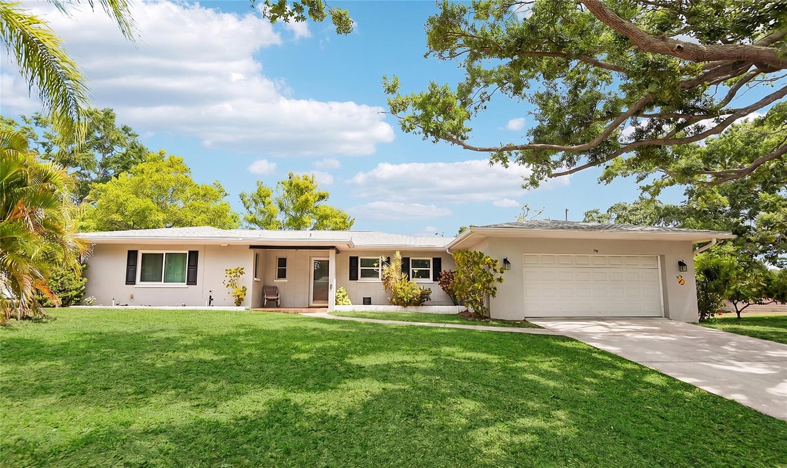 Single Family Residence in DUNEDIN, FL - Daniel Dourado