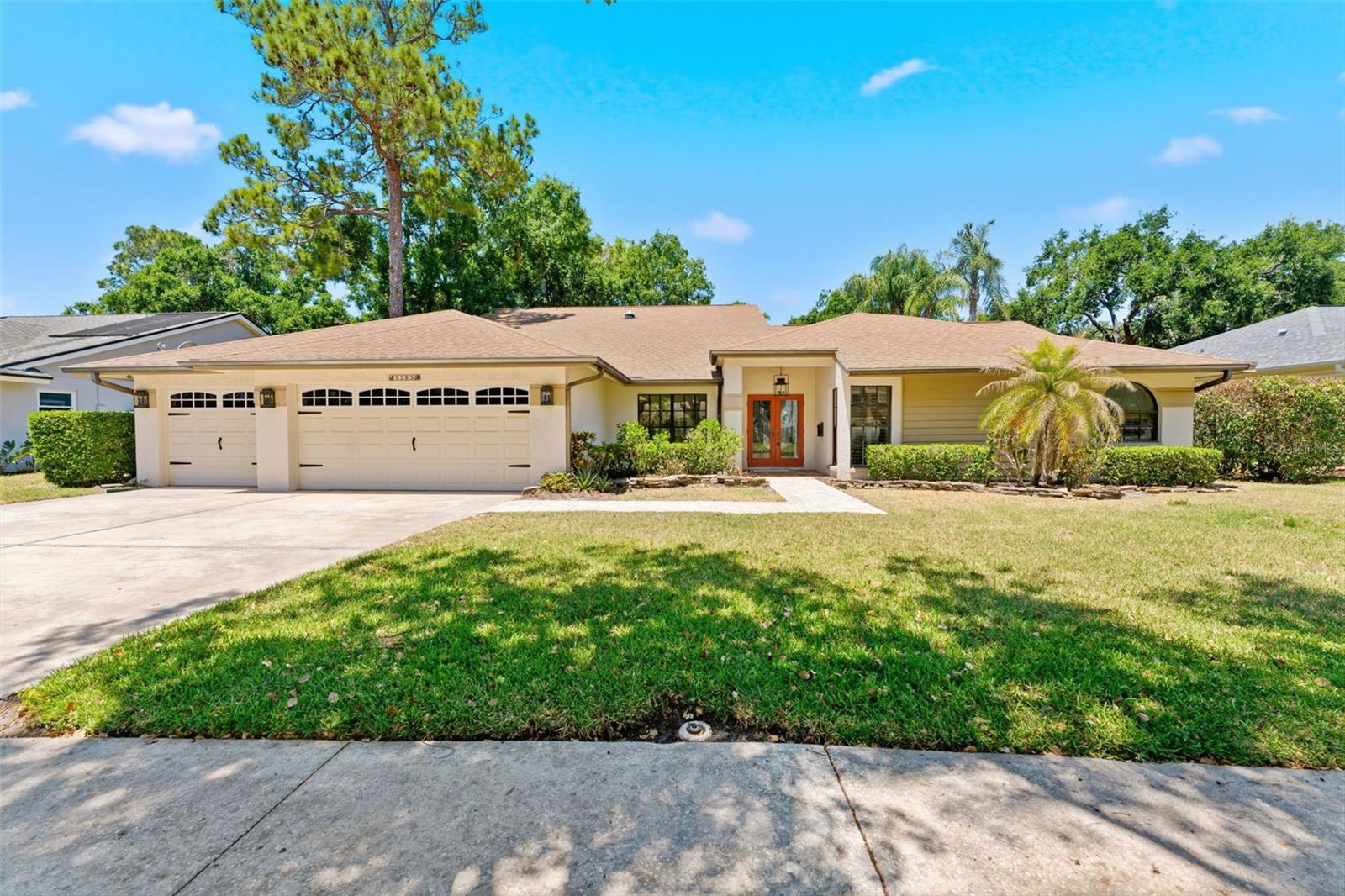 Single Family Residence in PALM HARBOR, FL - Daniel Dourado