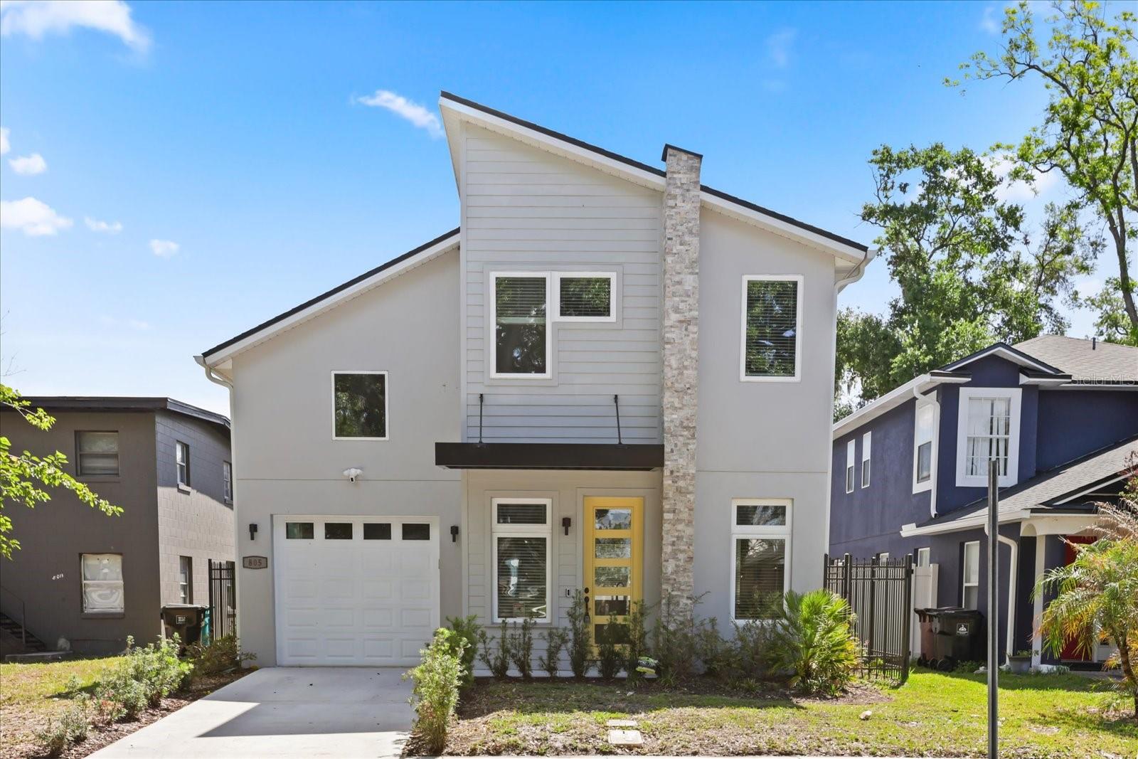 Single Family Residence in ORLANDO, FL - Daniel Dourado