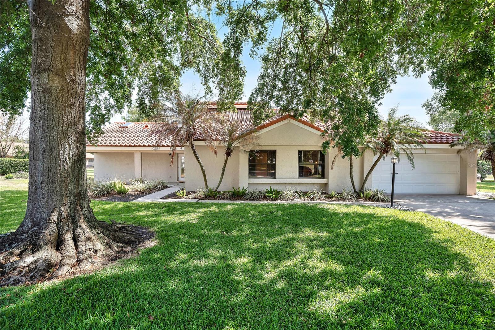 Single Family Residence in ORLANDO, FL - Daniel Dourado