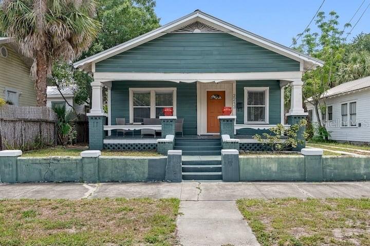 Single Family Residence in TAMPA, FL - Daniel Dourado
