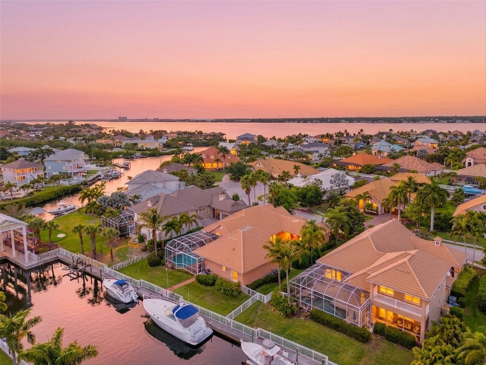 Single Family Residence in BRADENTON, FL - Daniel Dourado