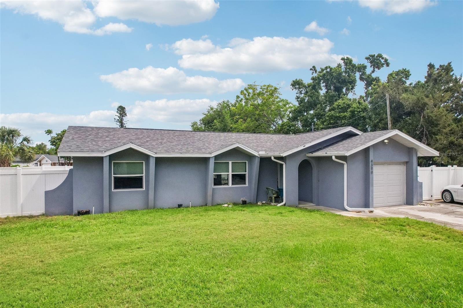 Single Family Residence em ST PETERSBURG, FL - Daniel Dourado