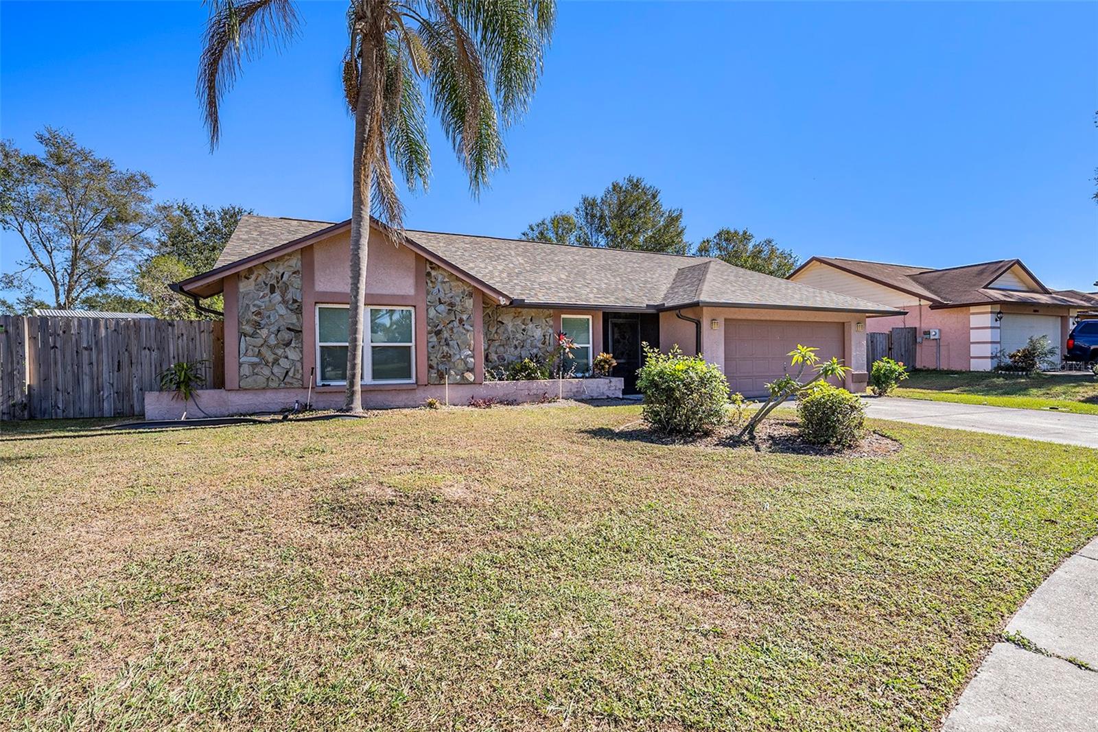 Single Family Residence in BRANDON, FL - Daniel Dourado