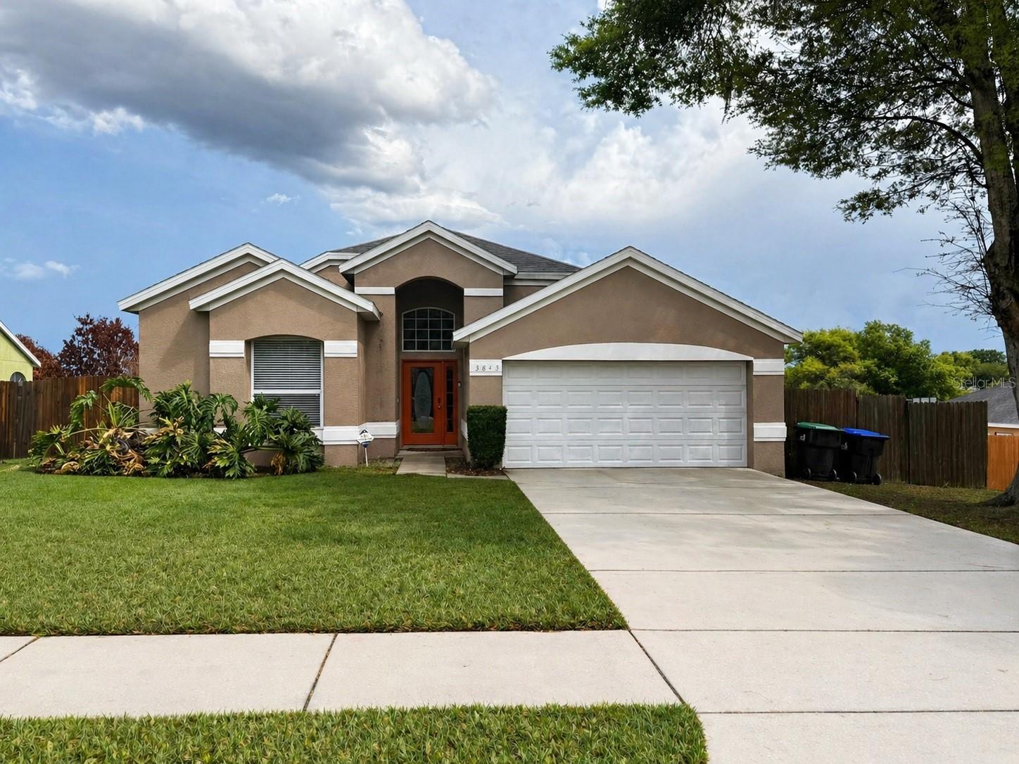 Single Family Residence in ORLANDO, FL - Daniel Dourado