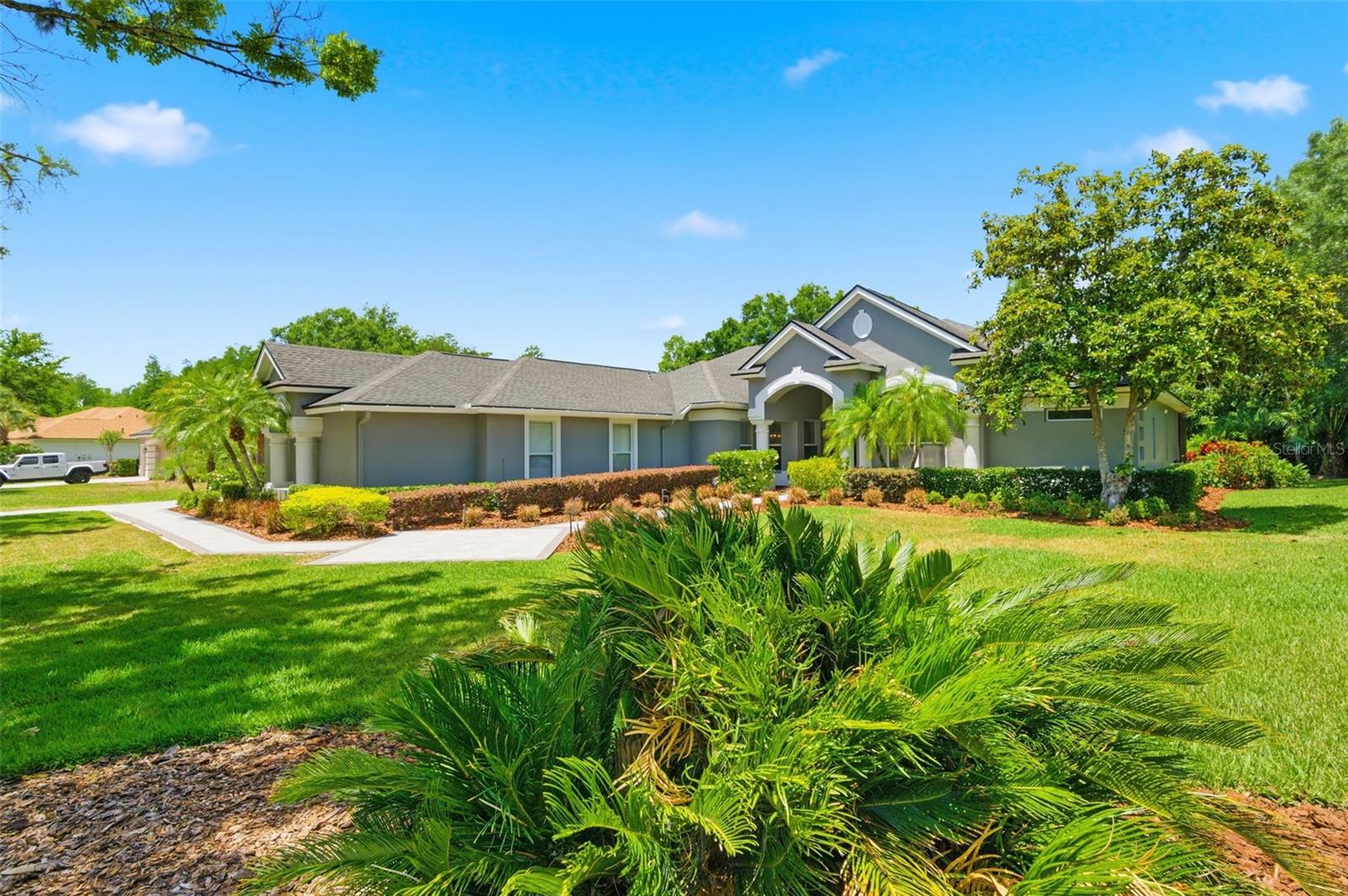 Single Family Residence in LUTZ, FL - Daniel Dourado