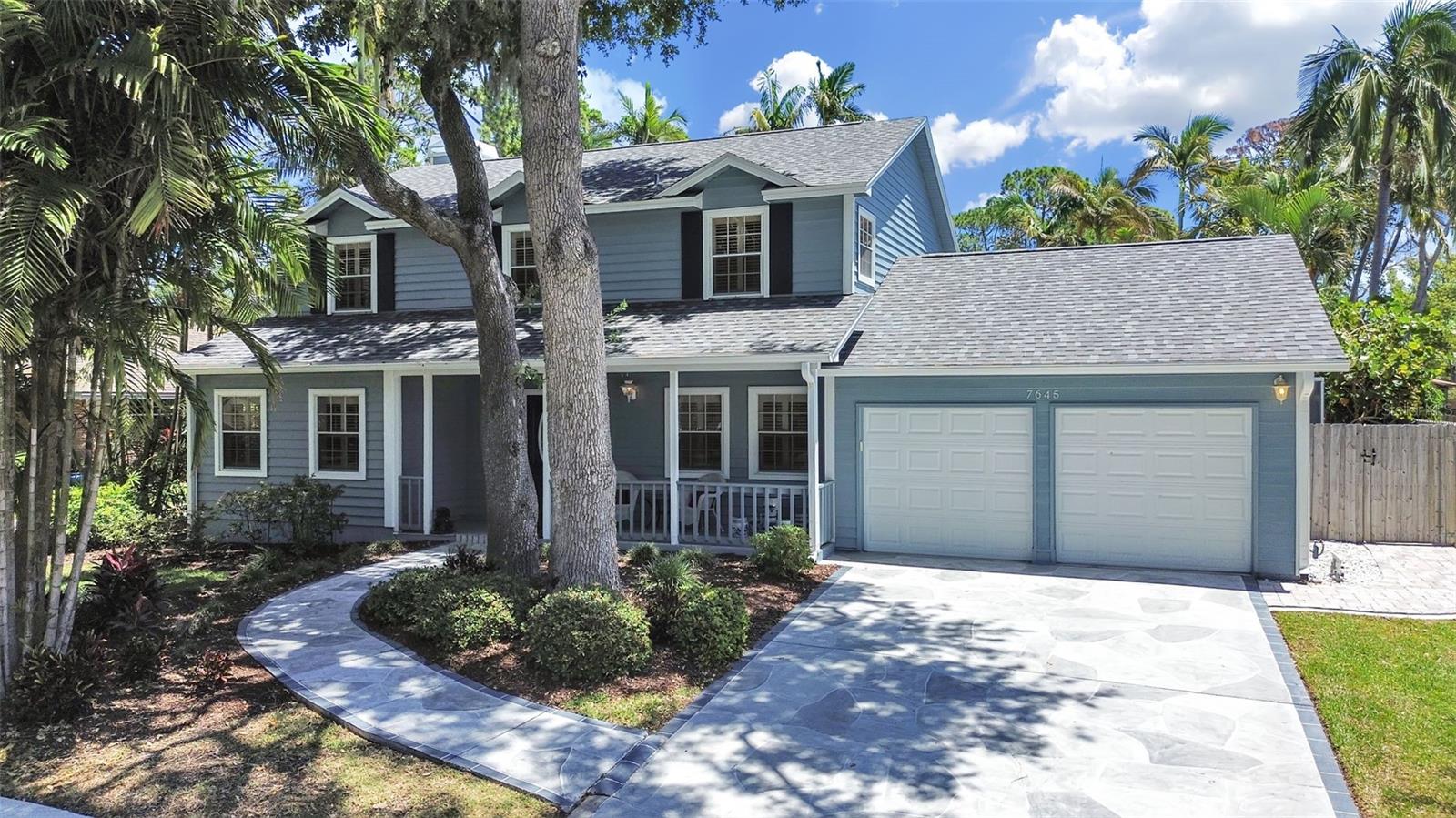 Single Family Residence in SEMINOLE, FL - Daniel Dourado