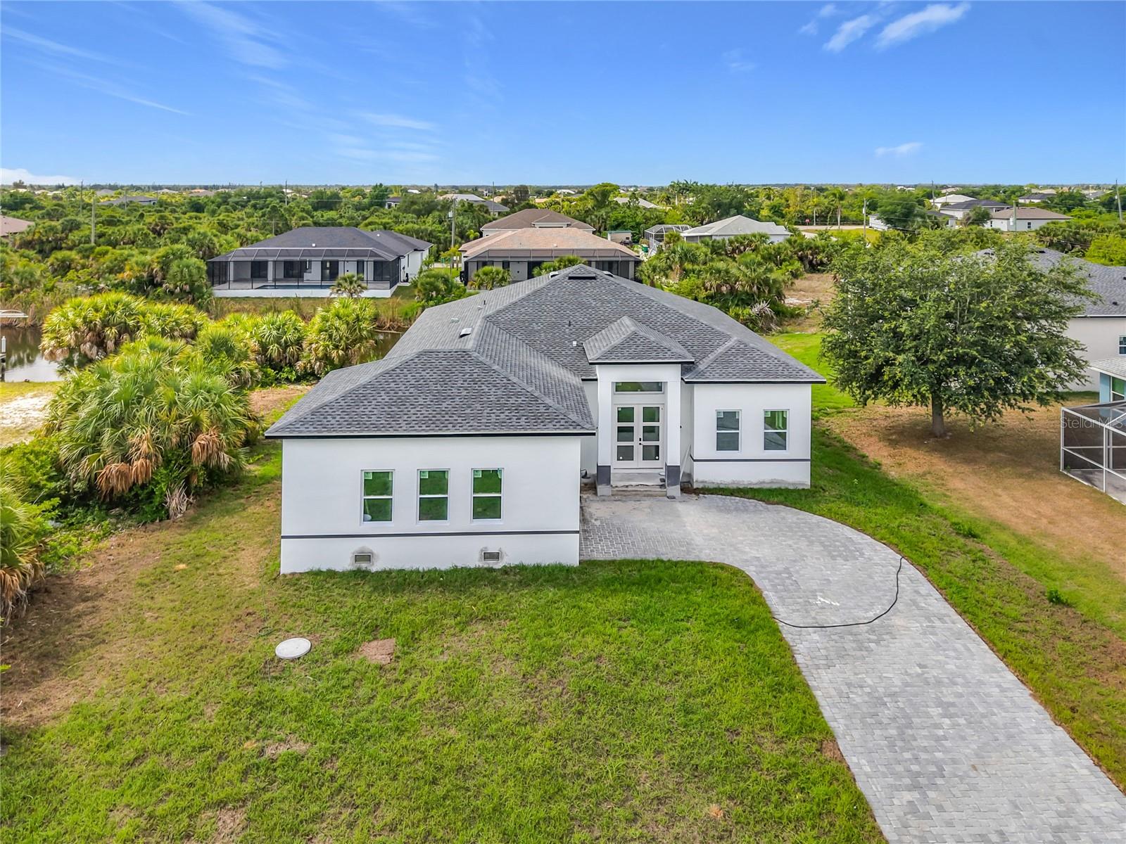 Single Family Residence em PORT CHARLOTTE, FL - Daniel Dourado