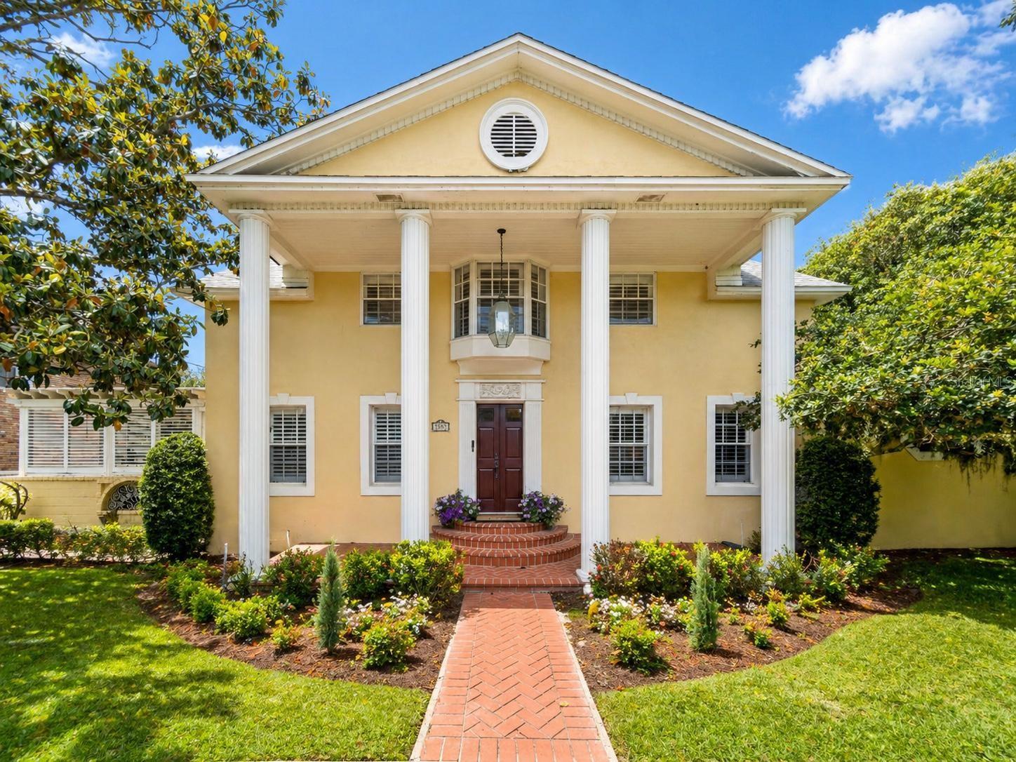 Single Family Residence in ORLANDO, FL - Daniel Dourado