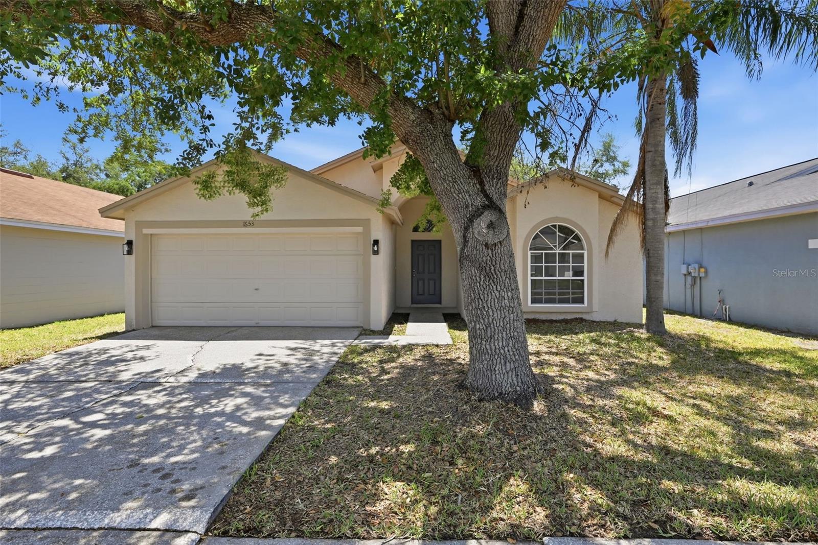 Single Family Residence in BRANDON, FL - Daniel Dourado