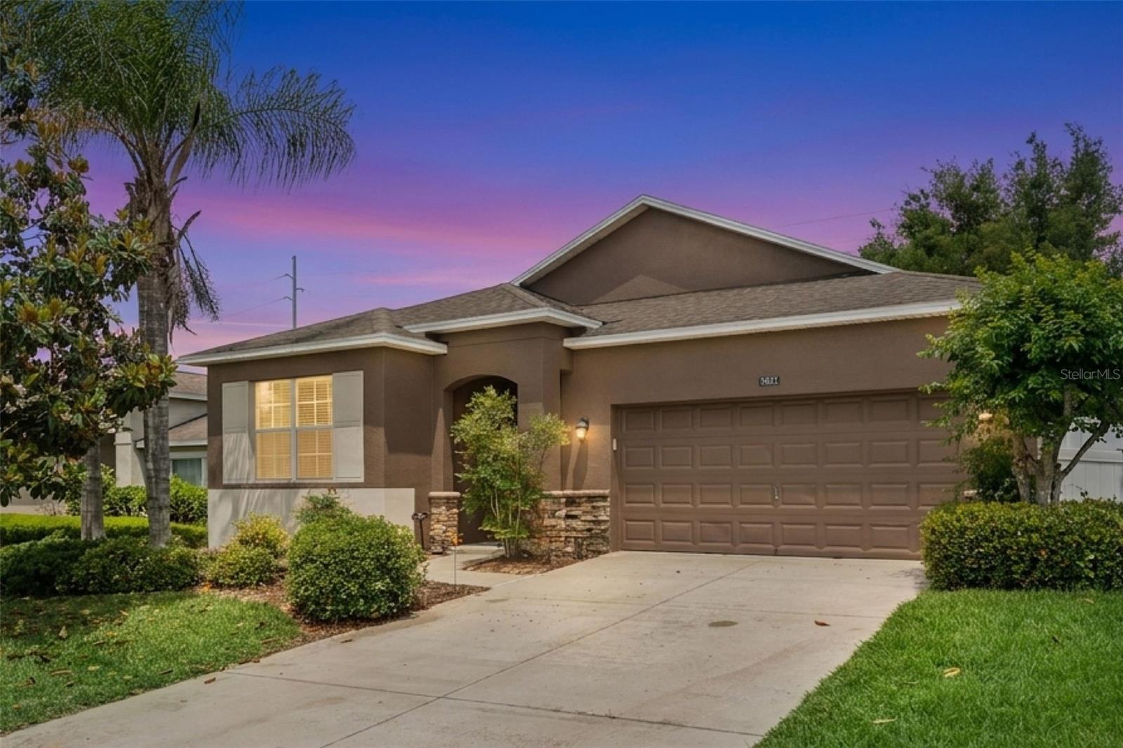 Single Family Residence in MOUNT DORA, FL - Daniel Dourado