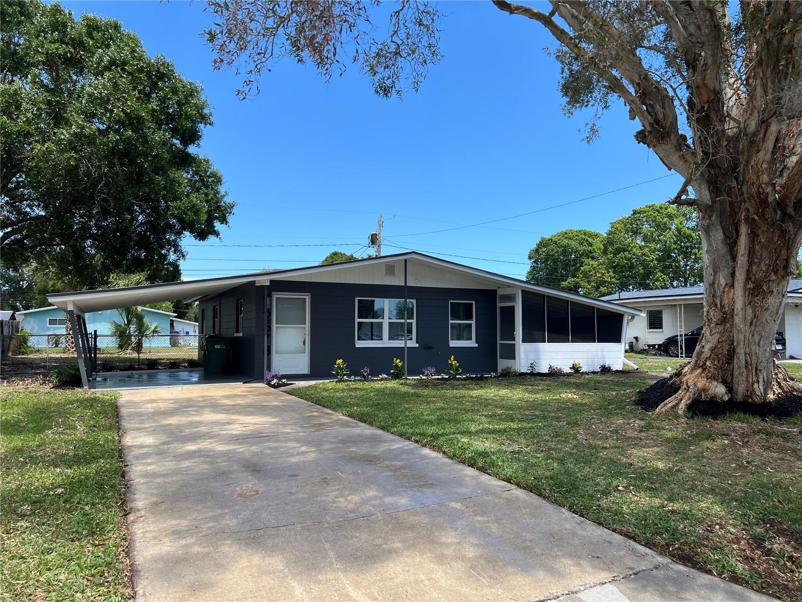 Single Family Residence in MELBOURNE, FL - Daniel Dourado