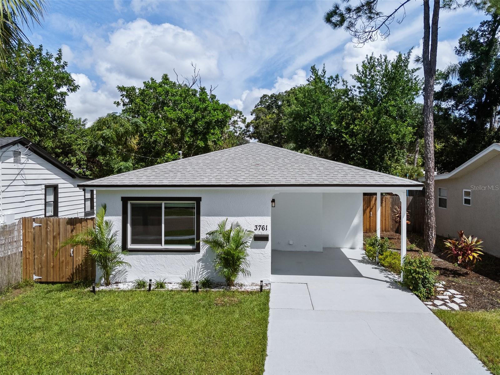 Single Family Residence em ST PETERSBURG, FL - Daniel Dourado
