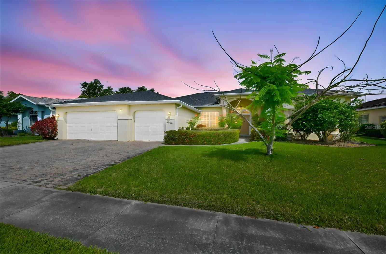 Single Family Residence em SUN CITY CENTER, FL - Daniel Dourado