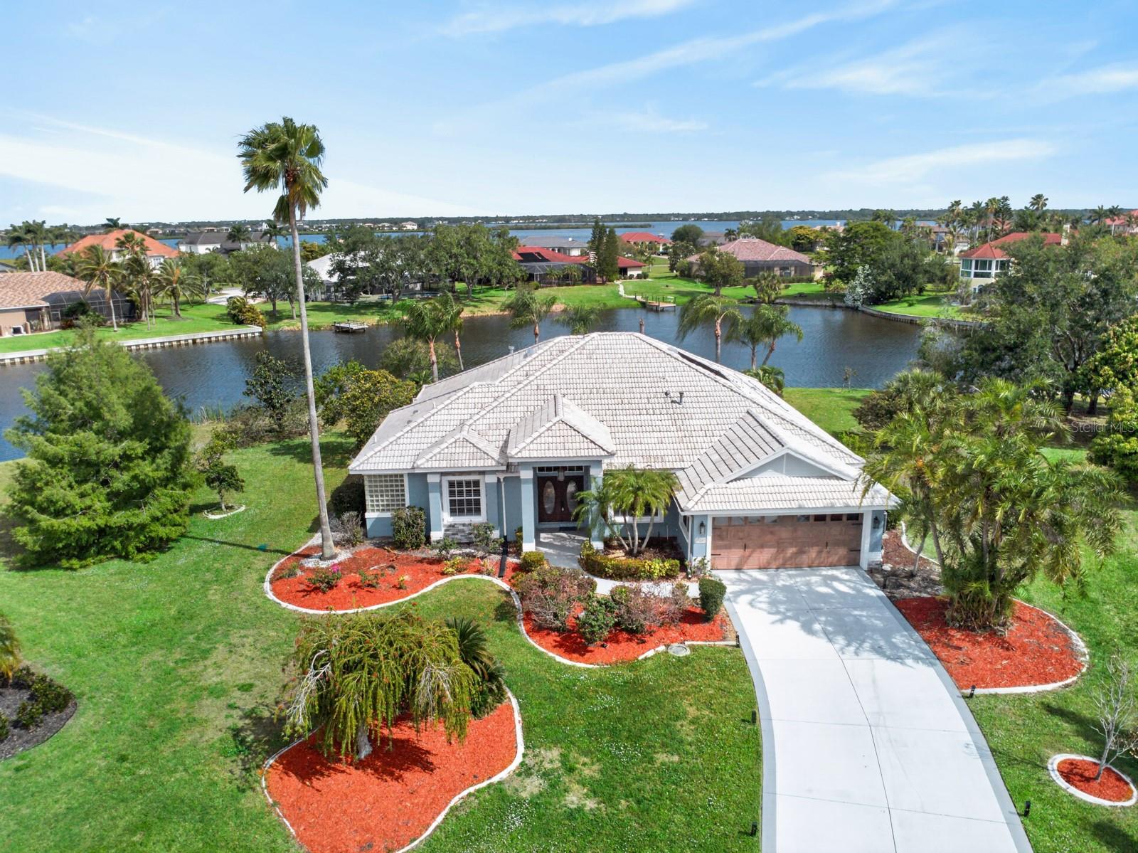 Single Family Residence in BRADENTON, FL - Daniel Dourado