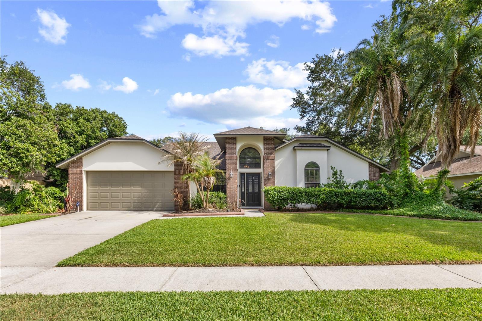 Single Family Residence in VALRICO, FL - Daniel Dourado