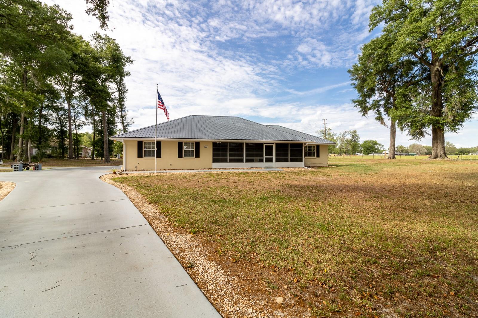 Single Family Residence in FORT WHITE, FL - Daniel Dourado