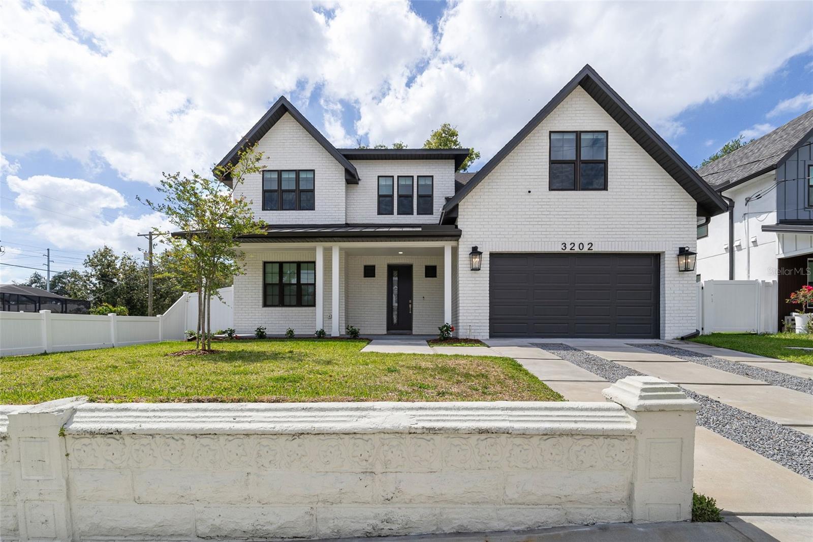 Single Family Residence in TAMPA, FL - Daniel Dourado