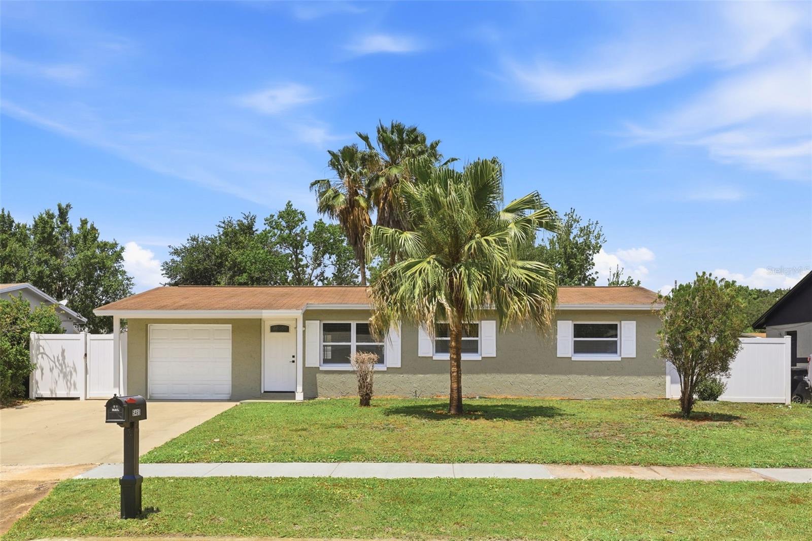 Single Family Residence in ORLANDO, FL - Daniel Dourado