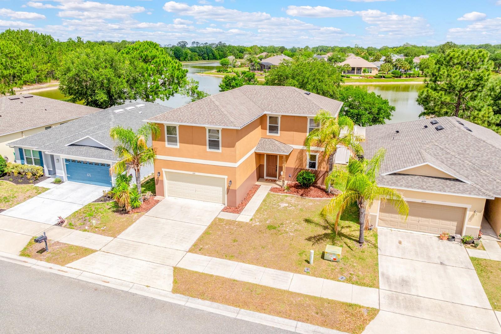 Single Family Residence in MOUNT DORA, FL - Daniel Dourado
