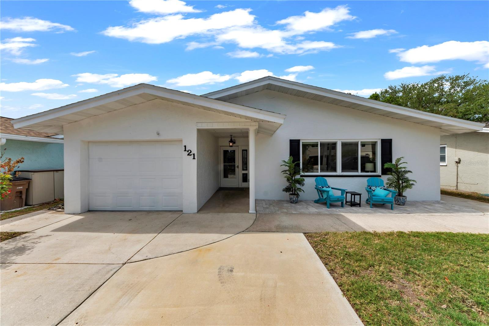 Single Family Residence in INDIAN ROCKS BEACH, FL - Daniel Dourado