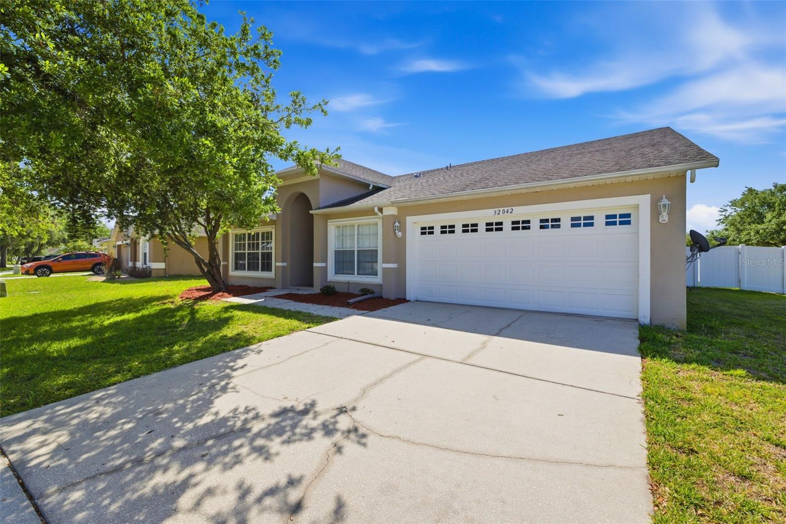 Single Family Residence in WESLEY CHAPEL, FL - Daniel Dourado