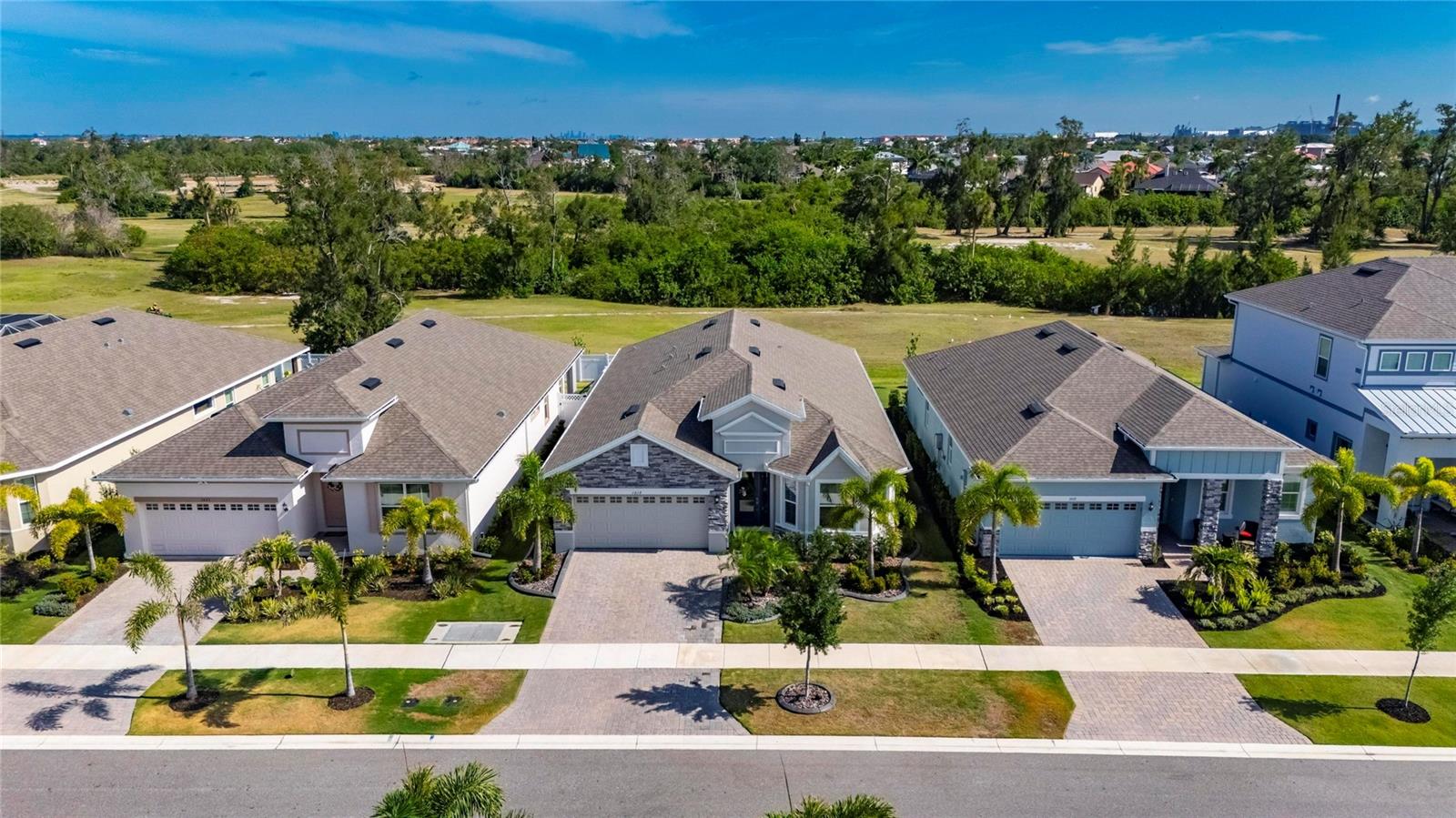 Single Family Residence in APOLLO BEACH, FL - Daniel Dourado