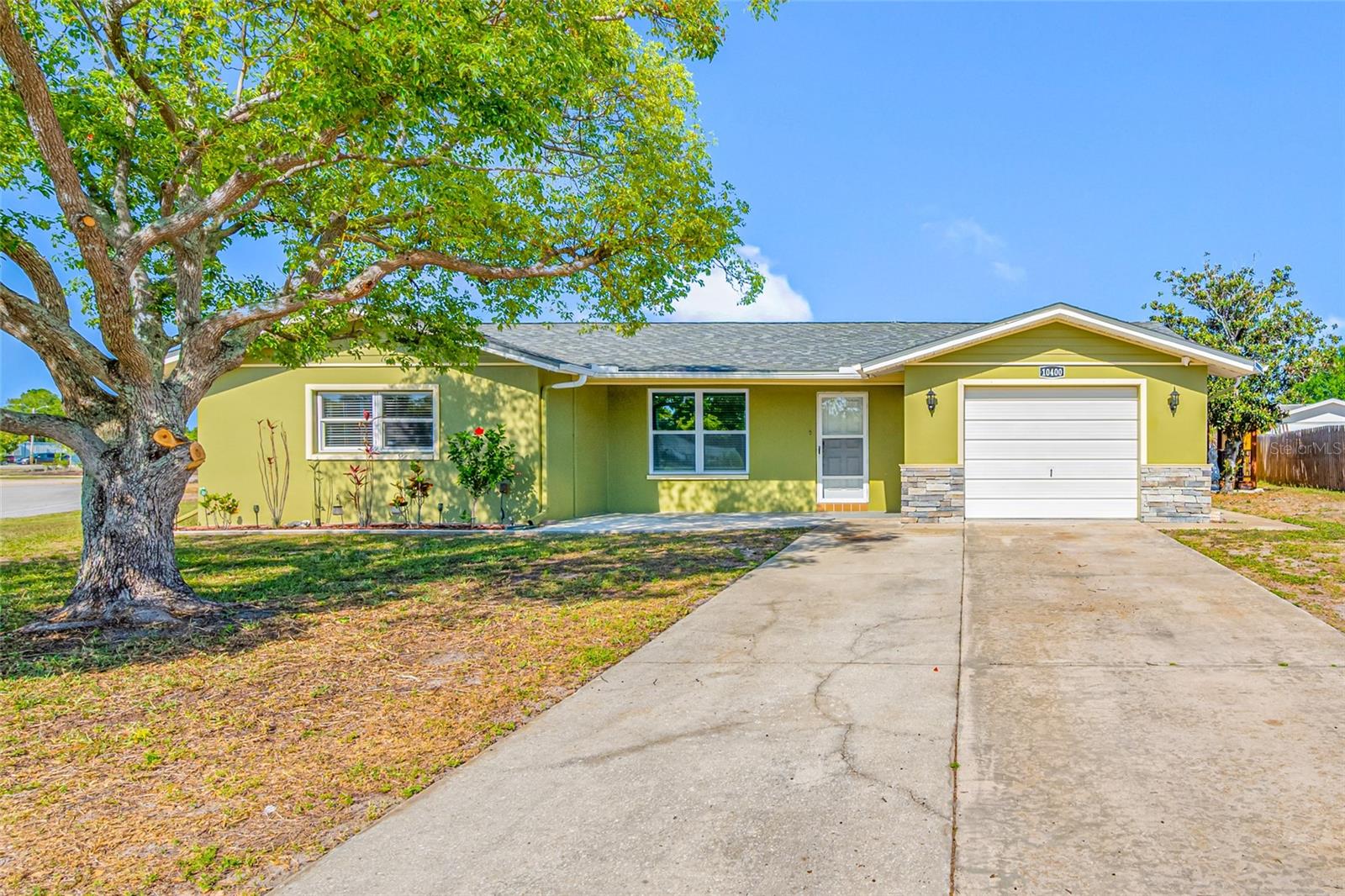 Single Family Residence in PORT RICHEY, FL - Daniel Dourado